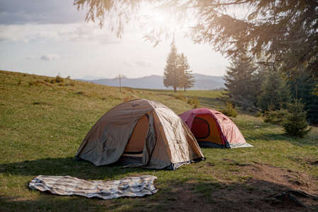 The British Caravan Experience: Differences Between Club Sites and Independent Locations