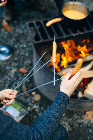 Improvised Cooking Tools: Bushcraft Solutions for Stove-Free Meals in the British Outdoors